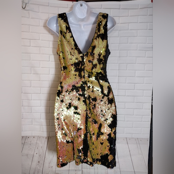Aakaa Yellow Gold and Black Reversible Sequin Party Dress - Picture 6 of 8